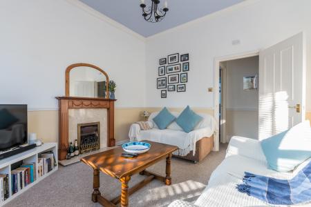 1 bedroom Flat to let in The Gardens, East Dulwich, London, SE22