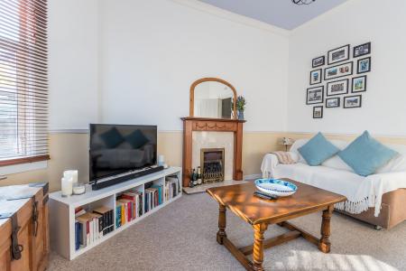 1 bedroom Flat to let in The Gardens, East Dulwich, London, SE22