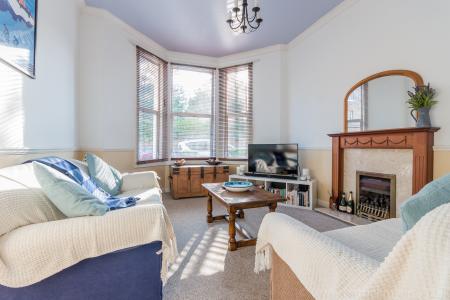 1 bedroom Flat to let in The Gardens, East Dulwich, London, SE22