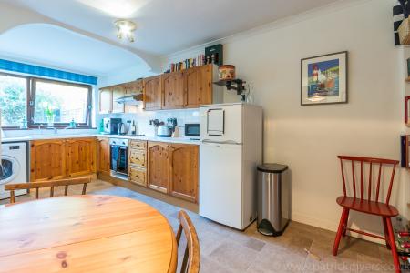 1 bedroom Flat to let in The Gardens, East Dulwich, London, SE22