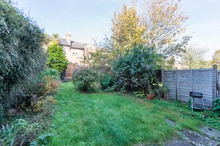 1 bedroom Flat to let in The Gardens, East Dulwich, London, SE22