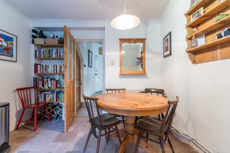 1 bedroom Flat to let in The Gardens, East Dulwich, London, SE22