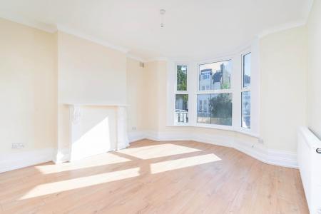 2 bedroom Flat to let in Hurstbourne Road, Forest Hill, London, SE23