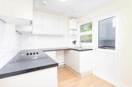 2 bedroom Flat to let in Hurstbourne Road, Forest Hill, London, SE23