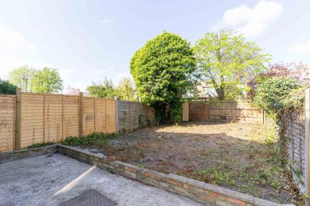 2 bedroom Flat to let in Hurstbourne Road, Forest Hill, London, SE23