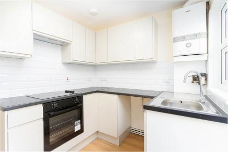 2 bedroom Flat to let in Hurstbourne Road, Forest Hill, London, SE23