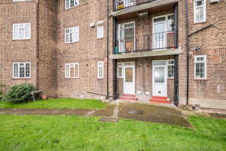2 bedroom Flat to let in Perry Vale, Forest Hill, London, SE23