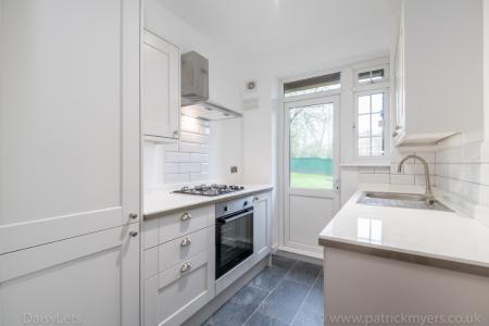 2 bedroom Flat to let in Perry Vale, Forest Hill, London, SE23