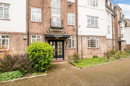2 bedroom Flat to let in Perry Vale, Forest Hill, London, SE23