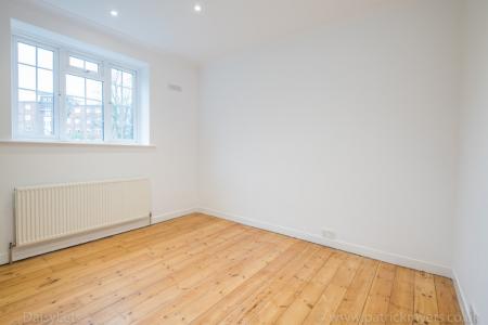 2 bedroom Flat to let in Perry Vale, Forest Hill, London, SE23