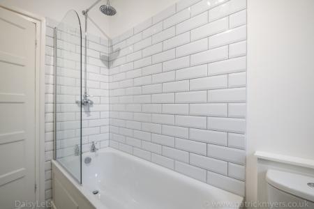 2 bedroom Flat to let in Perry Vale, Forest Hill, London, SE23