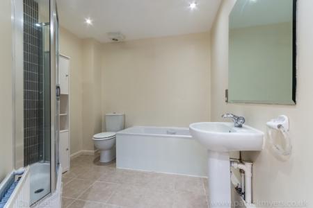 1 bedroom Flat to let in Lordship Lane, East Dulwich, London, SE22