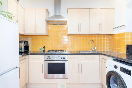 2 bedroom Flat to let in Muschamp Road, Peckham, London, SE15