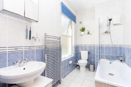 2 bedroom Flat to let in Muschamp Road, Peckham, London, SE15