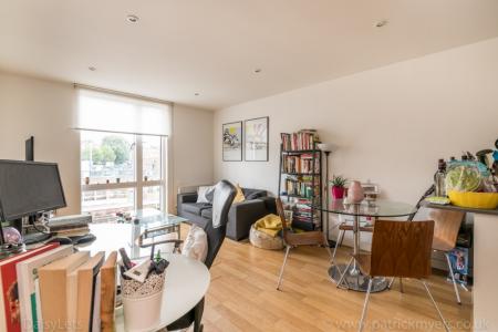 1 bedroom Flat to let in Perry Vale, Forest Hill, London, SE23