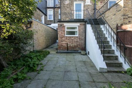 1 bedroom Flat to let in Rodwell Road, East Dulwich, London, SE22