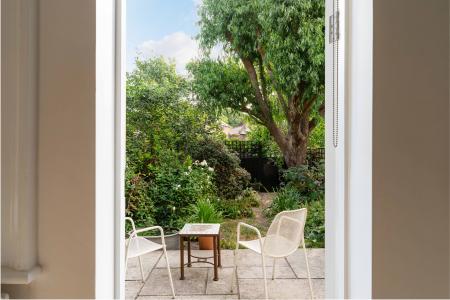 2 bedroom Flat to let in Kinsale Road, Peckham, London, SE15