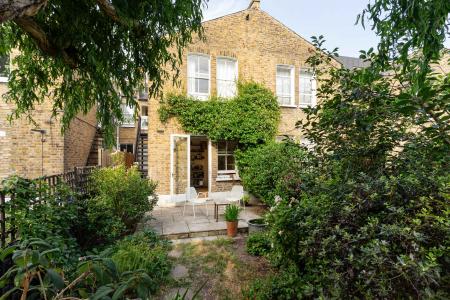 2 bedroom Flat to let in Kinsale Road, Peckham, London, SE15