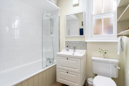 2 bedroom Flat to let in Kinsale Road, Peckham, London, SE15