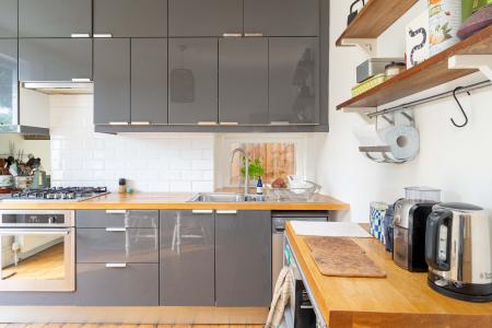2 bedroom Flat to let in Kinsale Road, Peckham, London, SE15