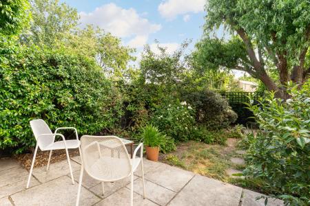 2 bedroom Flat to let in Kinsale Road, Peckham, London, SE15