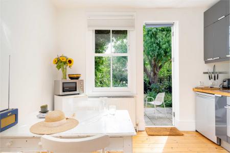 2 bedroom Flat to let in Kinsale Road, Peckham, London, SE15