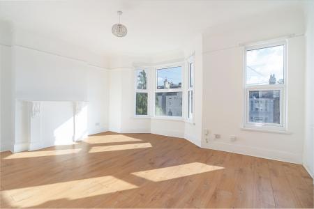 2 bedroom Flat to let in Hurstbourne Road, Forest Hill, London, SE23