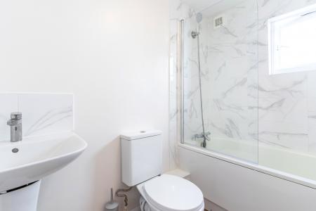 2 bedroom Flat to let in Hurstbourne Road, Forest Hill, London, SE23
