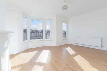 2 bedroom Flat to let in Hurstbourne Road, Forest Hill, London, SE23