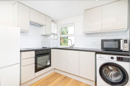 2 bedroom Flat to let in Hurstbourne Road, Forest Hill, London, SE23