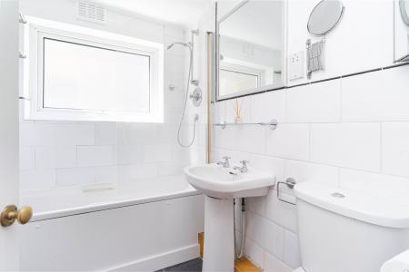 2 bedroom Flat to let in Waldram Park Road, Forest Hill, London, SE23