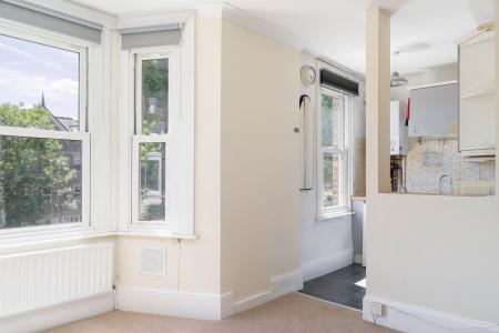 2 bedroom Flat to let in Waldram Park Road, Forest Hill, London, SE23