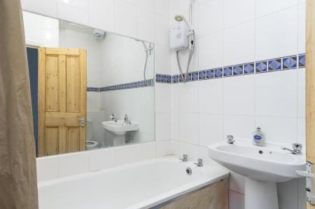 3 bedroom Semi-detached house to let in Tulsemere Road, West Norwood, London, SE27