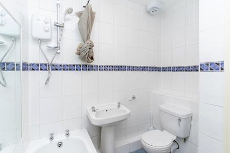 3 bedroom Semi-detached house to let in Tulsemere Road, West Norwood, London, SE27