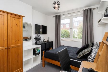 3 bedroom Semi-detached house to let in Tulsemere Road, West Norwood, London, SE27