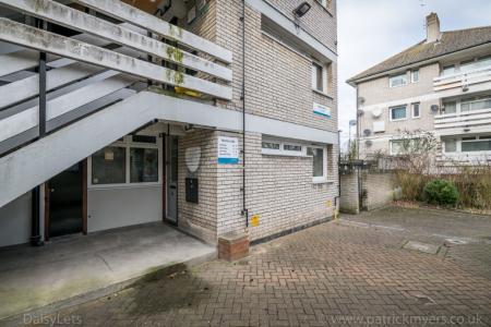 1 bedroom Flat to let in North Crofts, Sydenham Hill, Forest Hill, London, SE23
