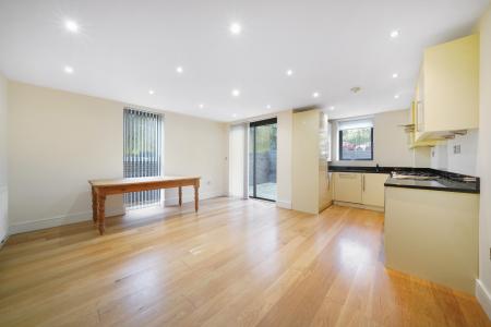 2 bedroom Flat to let in Taymount Rise, Forest Hill, London, SE23