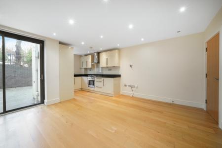 2 bedroom Flat to let in Taymount Rise, Forest Hill, London, SE23