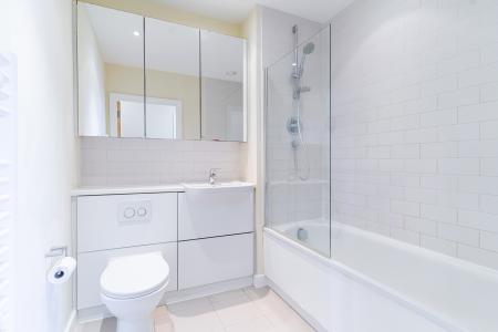 2 bedroom Flat for sale in Station Road, Sidcup, London, DA15