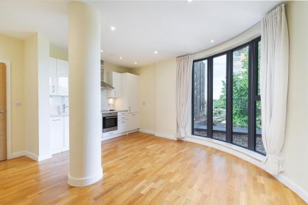 2 bedroom Flat for sale in Station Road, Sidcup, London, DA15