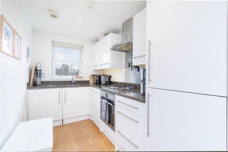 2 bedroom Flat to let in Travers House, London, SE10