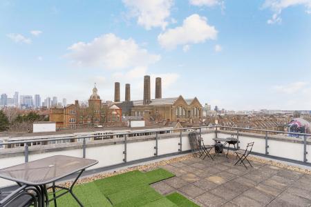 2 bedroom Flat to let in Travers House, London, SE10