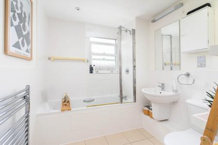 2 bedroom Flat to let in Travers House, London, SE10