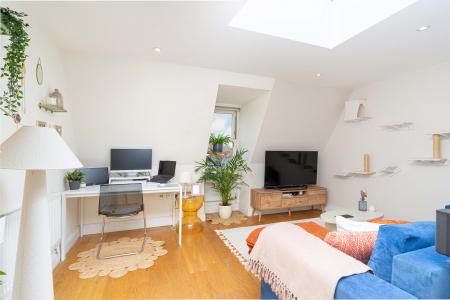2 bedroom Flat to let in Travers House, London, SE10