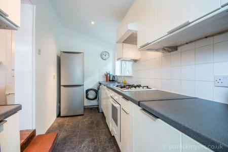 3 bedroom Maisonette to let in South Lambeth Road, Stockwell, London, SW8