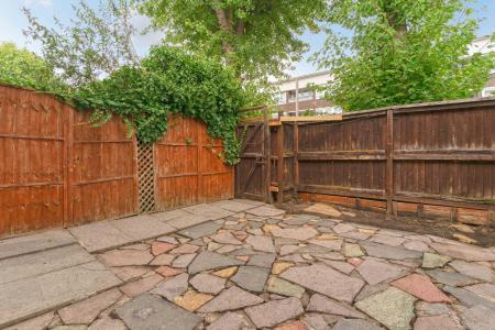 3 bedroom Terraced House to let in Belvoir Close, Mottingham, London, SE9