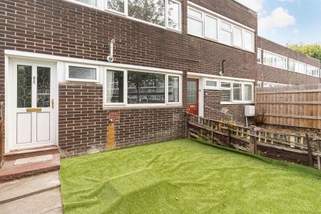 3 bedroom Terraced House to let in Belvoir Close, Mottingham, London, SE9