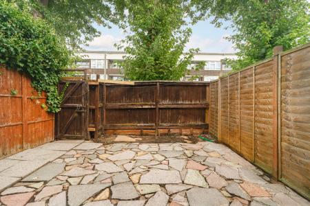 3 bedroom Terraced House to let in Belvoir Close, Mottingham, London, SE9