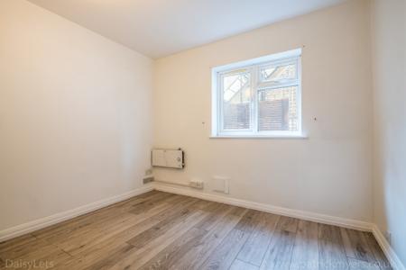 1 bedroom Flat to let in Rye Hill Park, Nunhead, London, SE15