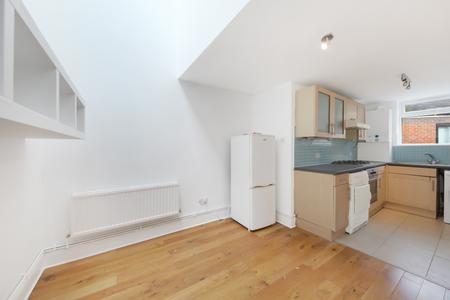 2 bedroom Terraced House to let in Dulwich Lawn Close, East Dulwich, London, SE22